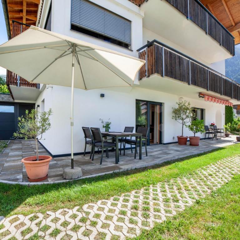 Apartment Berta - Two-Bedroom Deluxe Apartment with Garden View - 20
