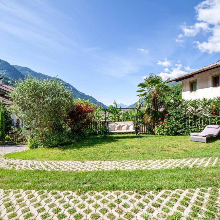 Apartment Berta - Two-Bedroom Deluxe Apartment with Garden View - 25