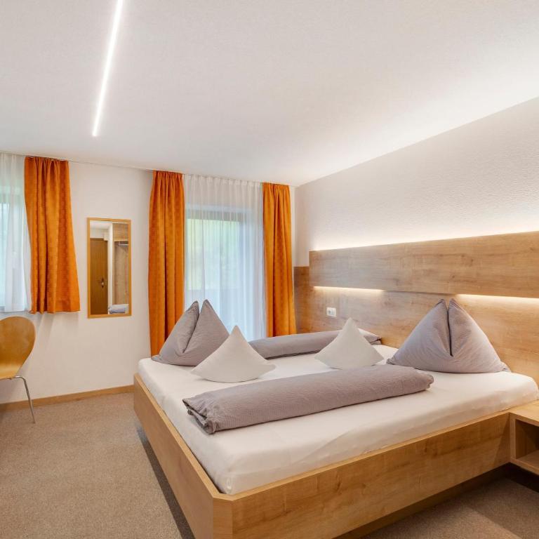 Bed and Breakfast Ederhof - Vierbettzimmer mit Bergblick - 1