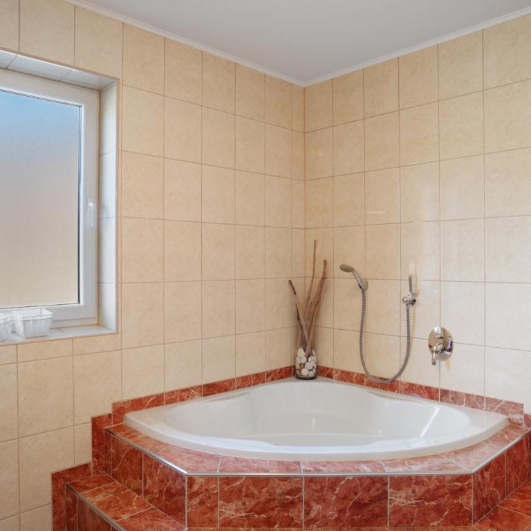Apart Annabell - Deluxe-Apartment mit 2 Schlafzimmern und Gartenblick - 14