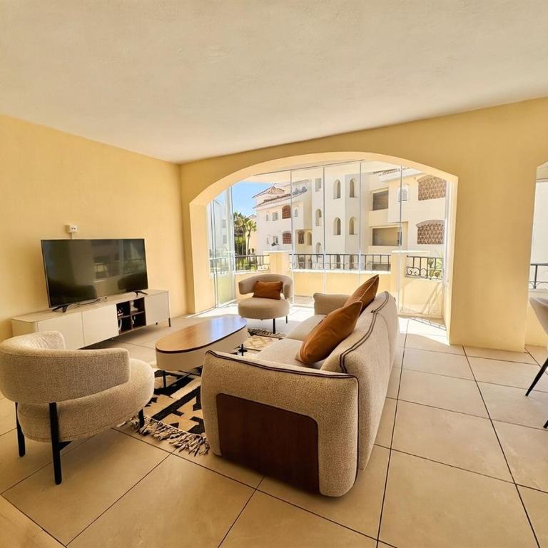 Beautiful 2 Bed Apartment in Hacienda Playa - Apartamento Deluxe de 2 dormitorios con vistas al jardín - 2