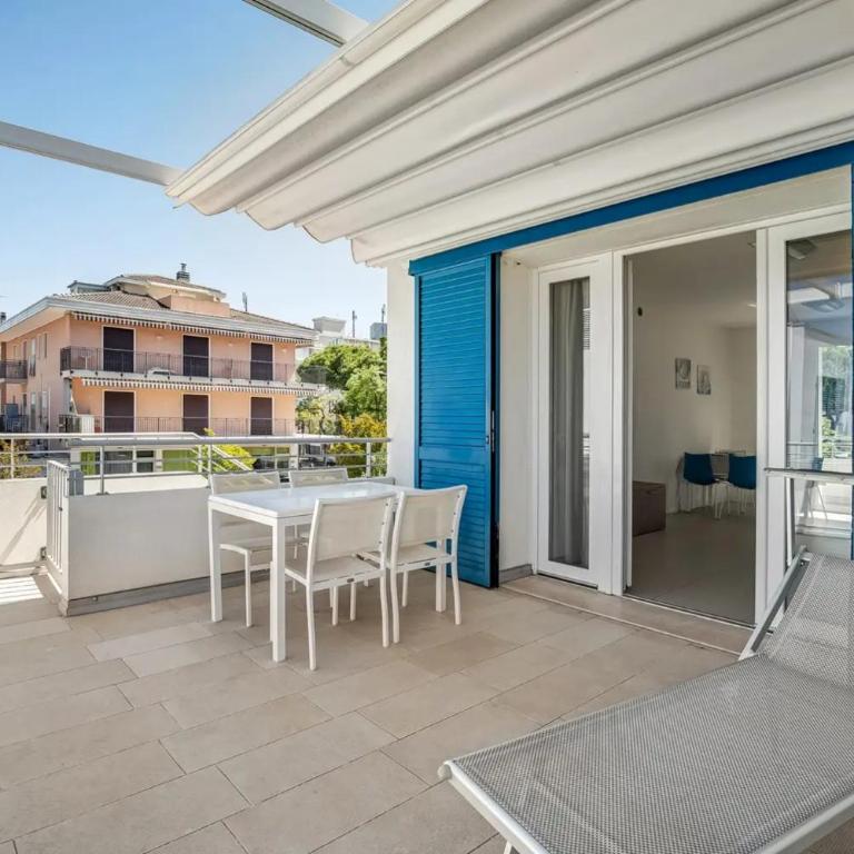 Residence Blu Village - Appartamento Deluxe con 2 Camere da Letto e Vista Giardino - 7