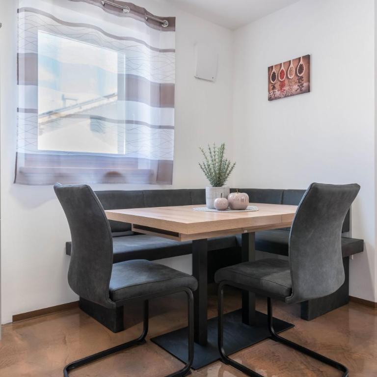 Trojer Apartment 2 - Appartamento Deluxe con 2 Camere da Letto e Vista Giardino - 5