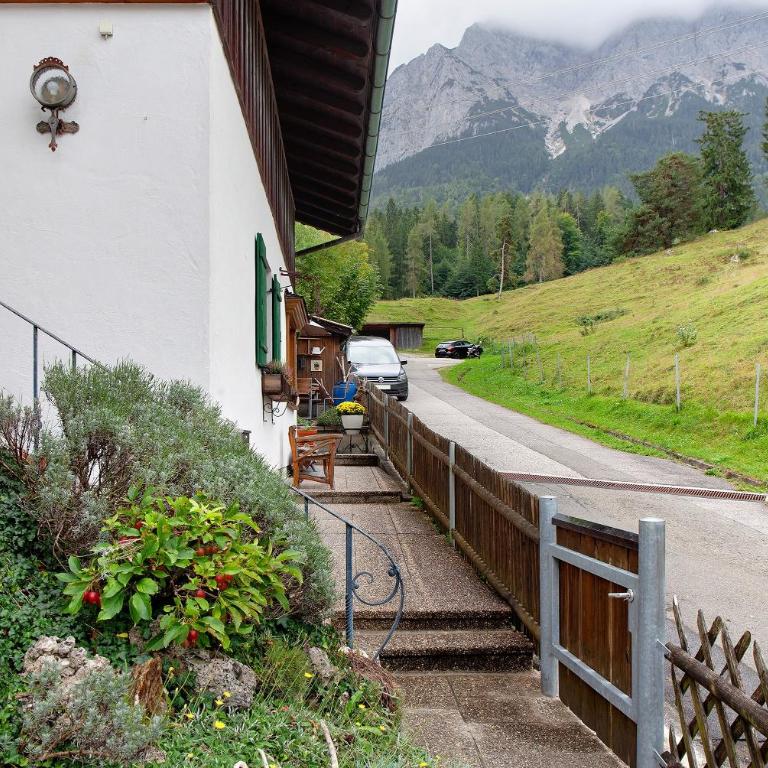 Ferienwohnung Zugspitznest - Studio mit Bergblick - 19