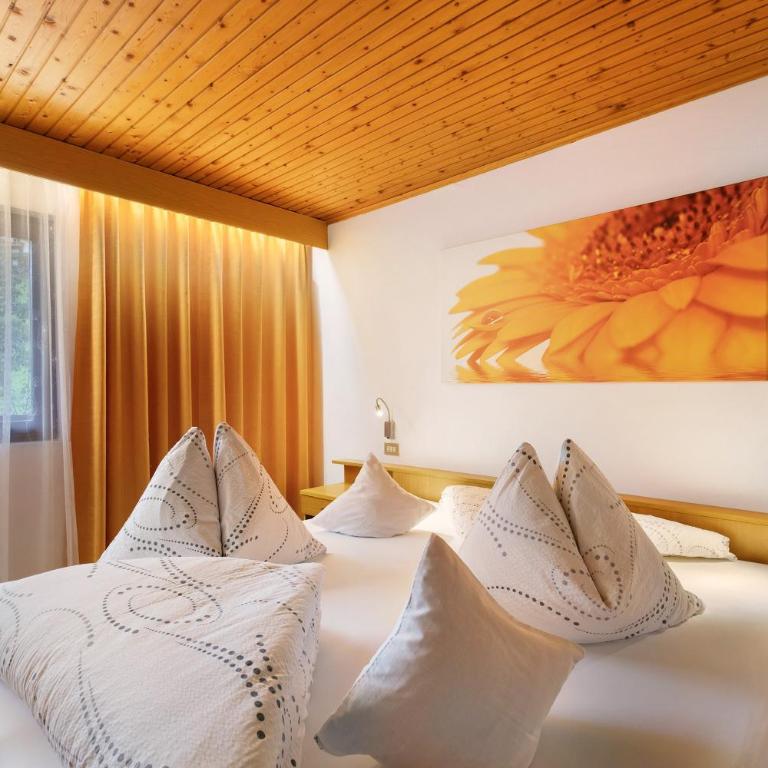 Bed and Breakfast Ederhof - Vierbettzimmer mit Bergblick - 1
