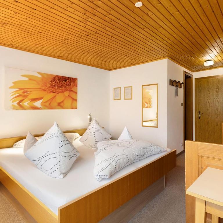Bed and Breakfast Ederhof - Vierbettzimmer mit Bergblick - 7