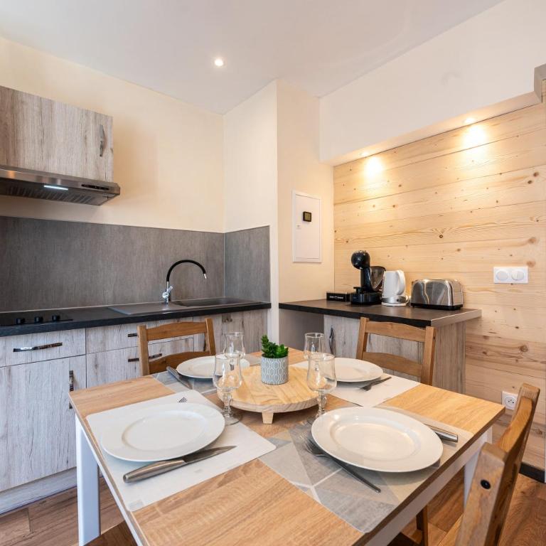 L' edelweiss - Appartement Supérieur - Vue sur Ville - 12