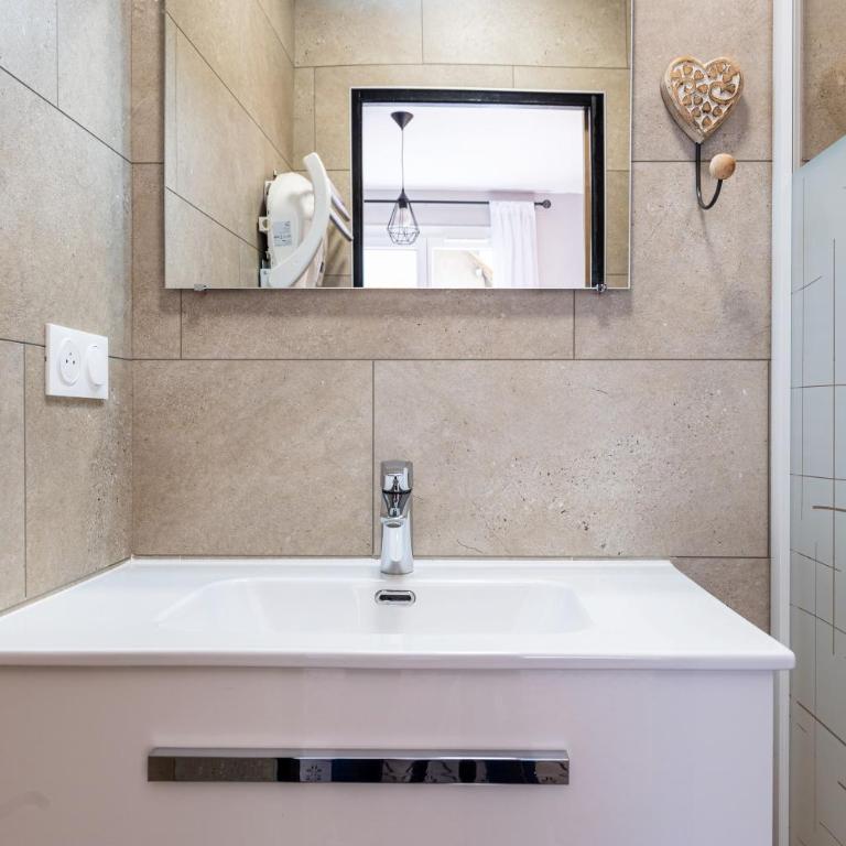 L' edelweiss - Appartement Supérieur - Vue sur Ville - 17