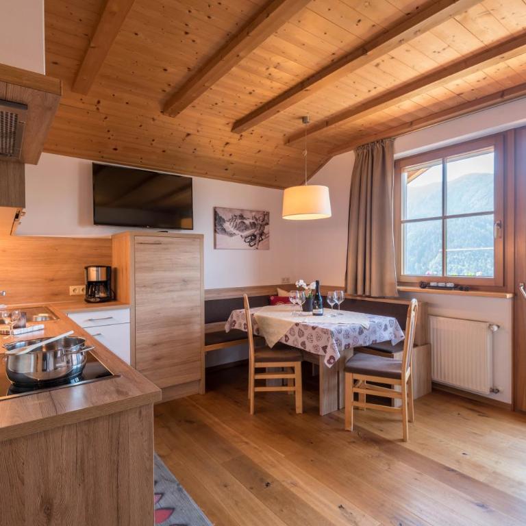Apartment Sella - Unterkehrhof - Appartamento Deluxe con 2 Camere da Letto e Vista Giardino - 4
