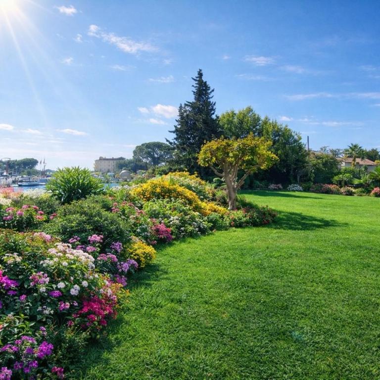 Appartement familial piscine plage - Two-Bedroom Deluxe Apartment with Garden View - 3