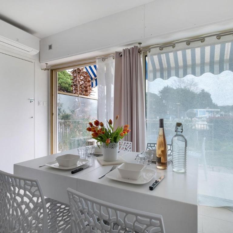 Appartement familial piscine plage - Two-Bedroom Deluxe Apartment with Garden View - 5