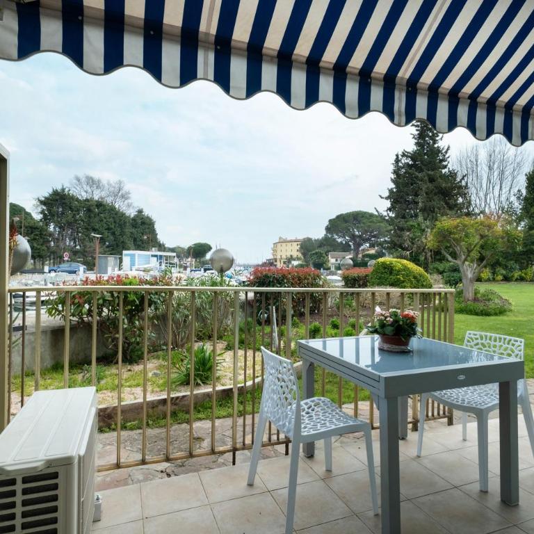 Appartement familial piscine plage - Two-Bedroom Deluxe Apartment with Garden View - 21