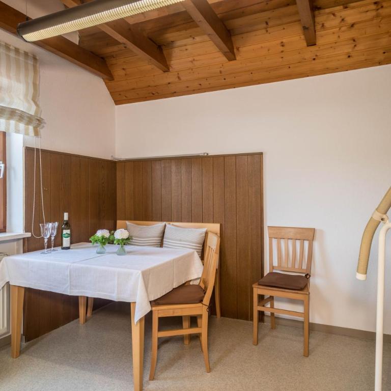 Ferienwohnung Konrad Schielin - Two-Bedroom Deluxe Apartment with Balcony - 10