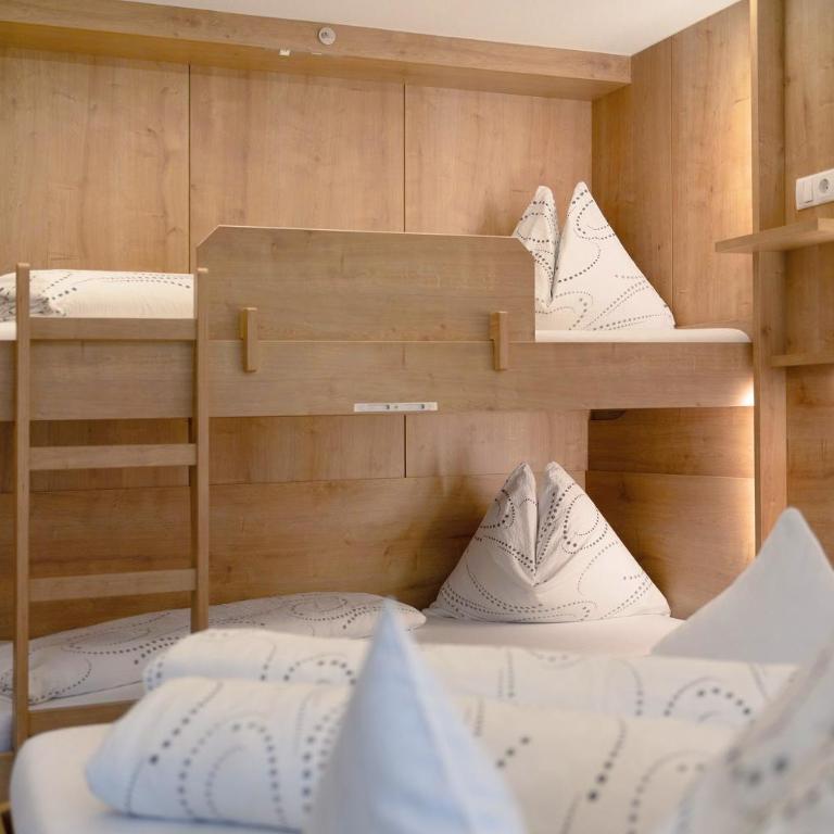 Bed and Breakfast Ederhof - Vierbettzimmer mit Bergblick - 5