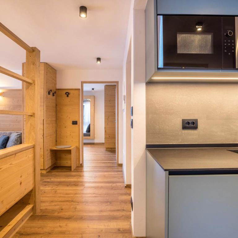 Apartments Armeri Blue Dolomites - Appartamento Deluxe con 2 Camere da Letto e Balcone - 1