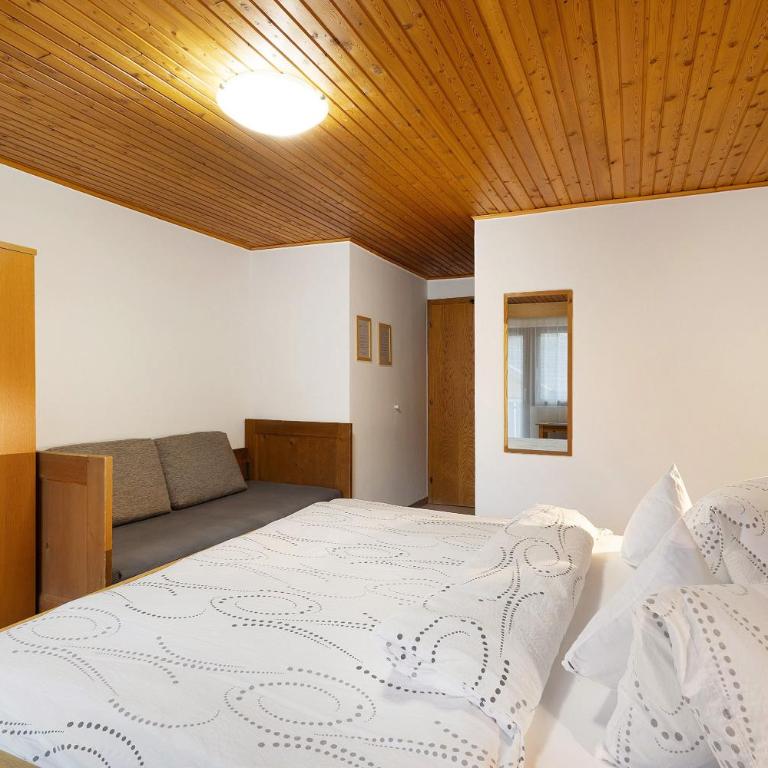 Bed and Breakfast Ederhof - Dreibettzimmer mit Bergblick - 3