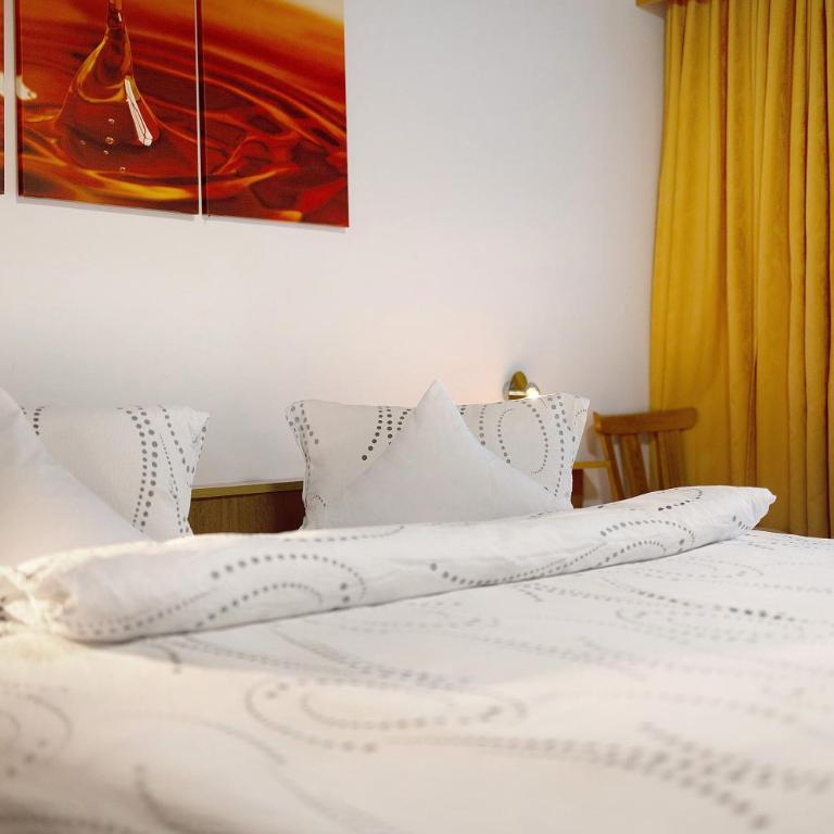 Bed and Breakfast Ederhof - Dreibettzimmer mit Bergblick - 9