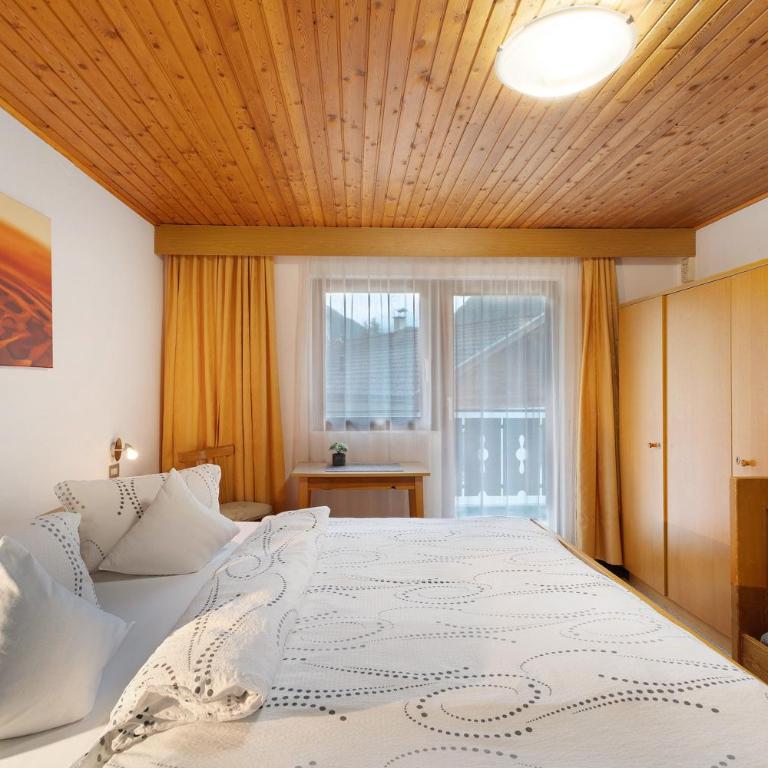 Bed and Breakfast Ederhof - Dreibettzimmer mit Bergblick - 2