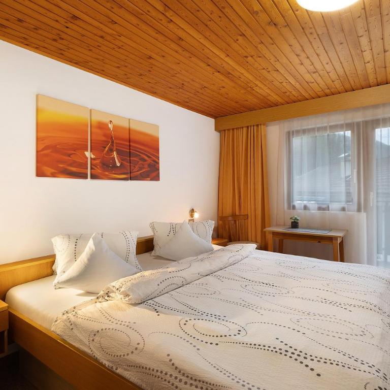 Bed and Breakfast Ederhof - Dreibettzimmer mit Bergblick - 1