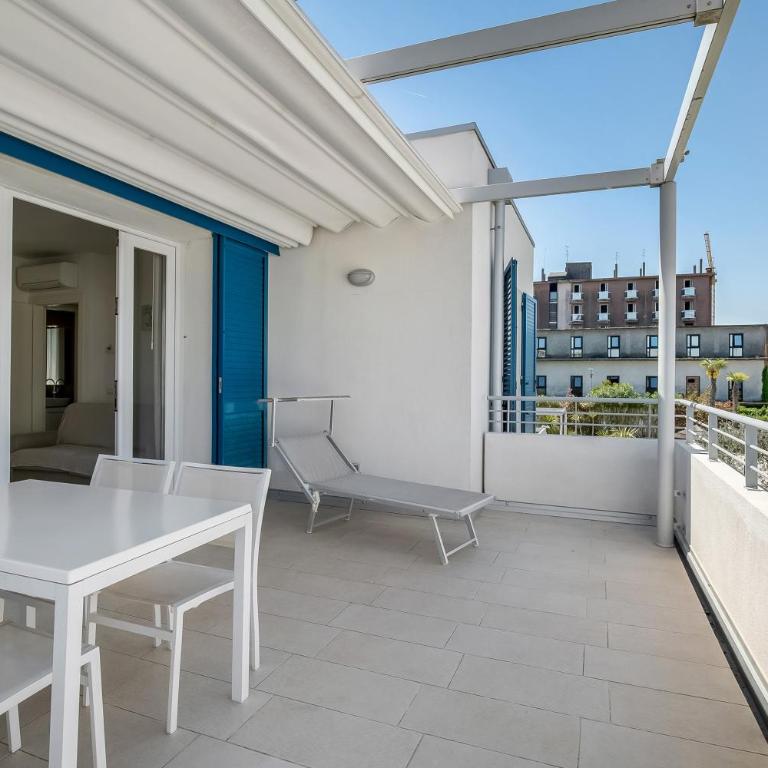 Residence Blu Village - Appartamento Deluxe con 2 Camere da Letto e Vista Giardino - 2