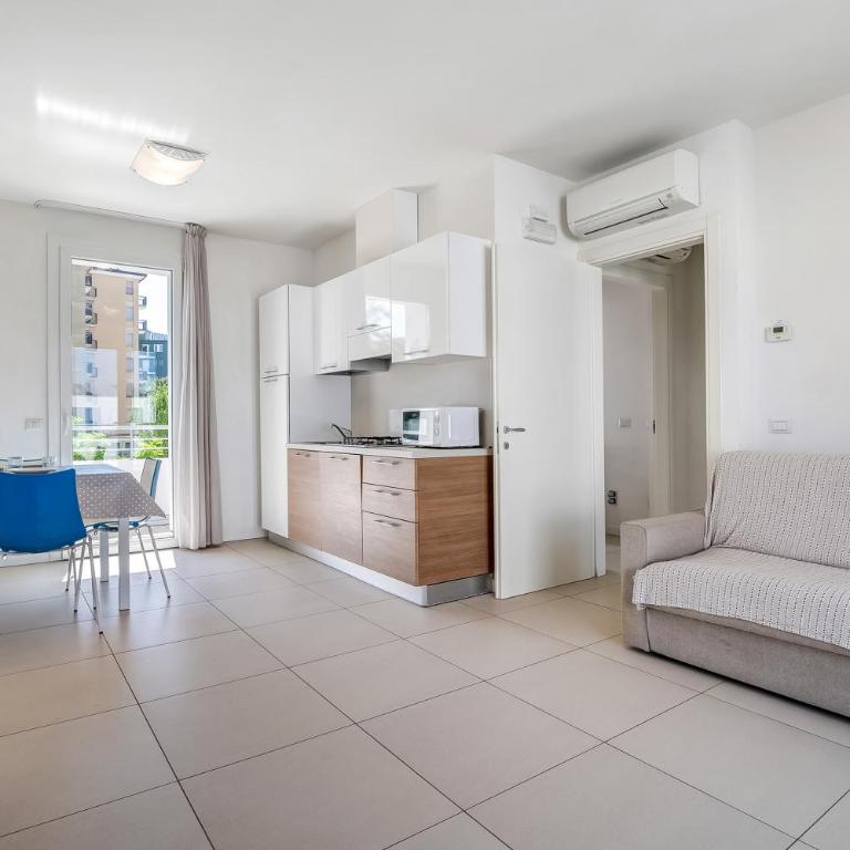 Residence Blu Village - Appartamento Deluxe con 2 Camere da Letto e Vista Giardino - 4