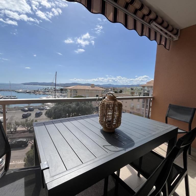Incroyable vue sur mer pour ce T2 avec cabine, Le Capitole - Apartment with Sea View - 3