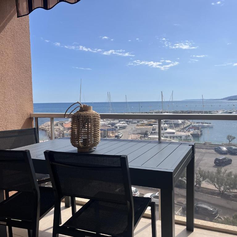 Incroyable vue sur mer pour ce T2 avec cabine, Le Capitole - Apartment with Sea View - 1