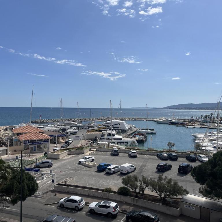 Incroyable vue sur mer pour ce T2 avec cabine, Le Capitole - Apartment with Sea View - 13