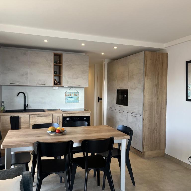 Incroyable vue sur mer pour ce T2 avec cabine, Le Capitole - Apartment with Sea View - 15