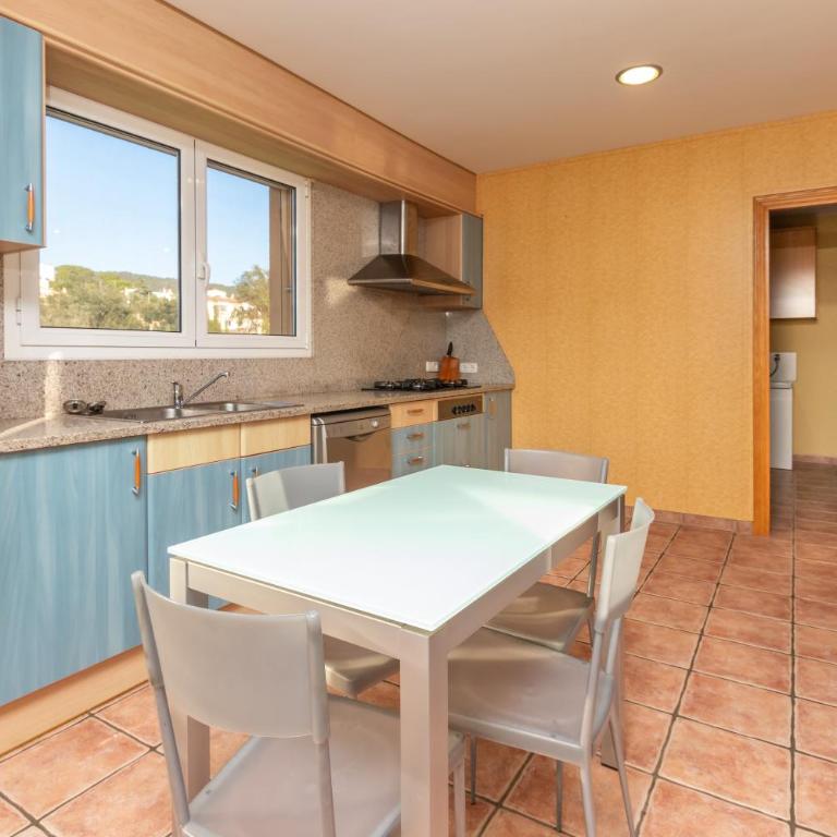 Casa con piscina - Three-Bedroom House - 10