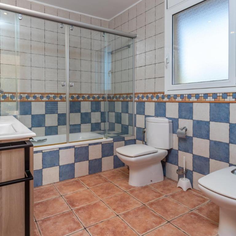 Casa con piscina - Three-Bedroom House - 14