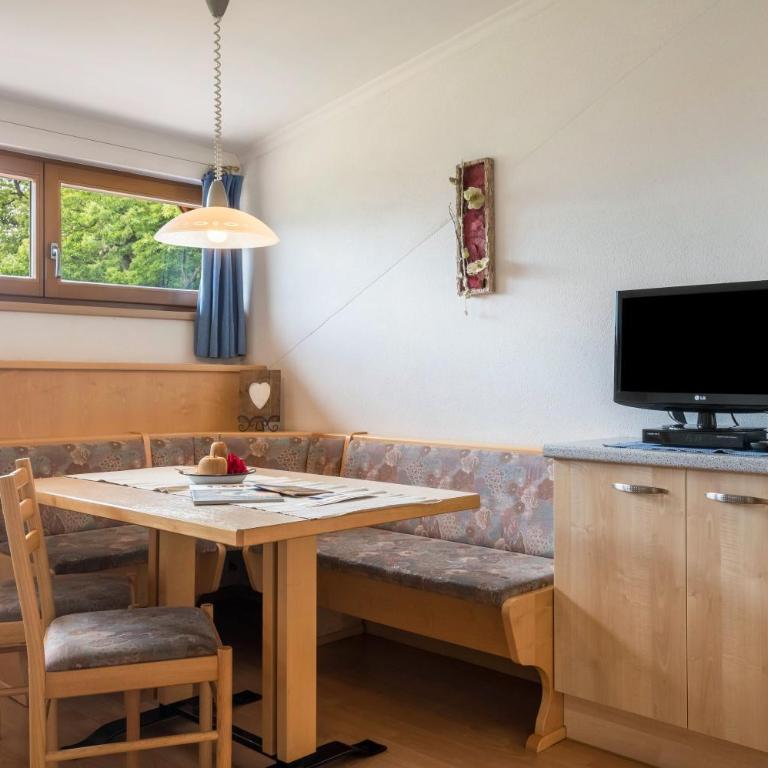 Woehrmannhof Apt Birnblüte - Two-Bedroom Deluxe Apartment with Garden View - 3