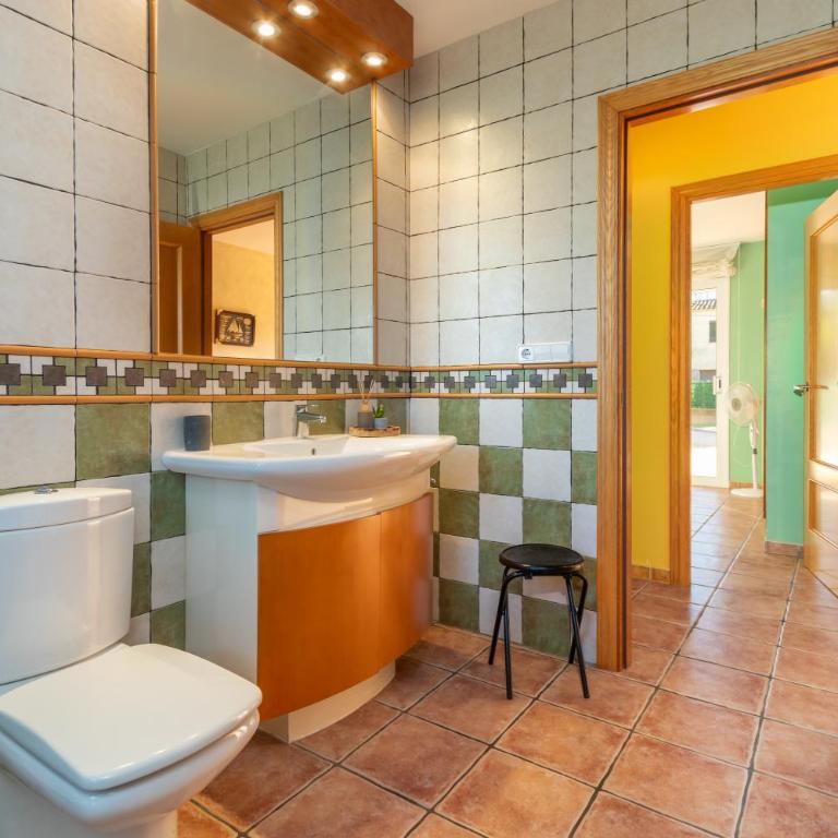 Casa con piscina - Three-Bedroom House - 20