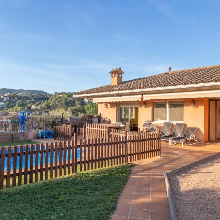 Casa con piscina - Three-Bedroom House - 26