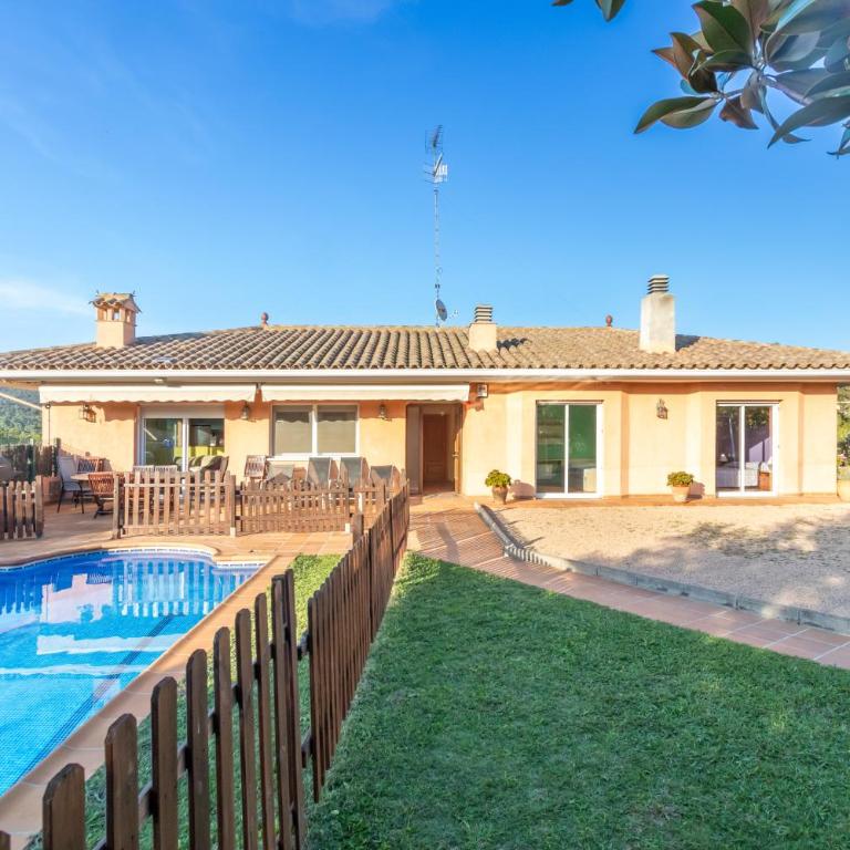 Casa con piscina - Three-Bedroom House - 24
