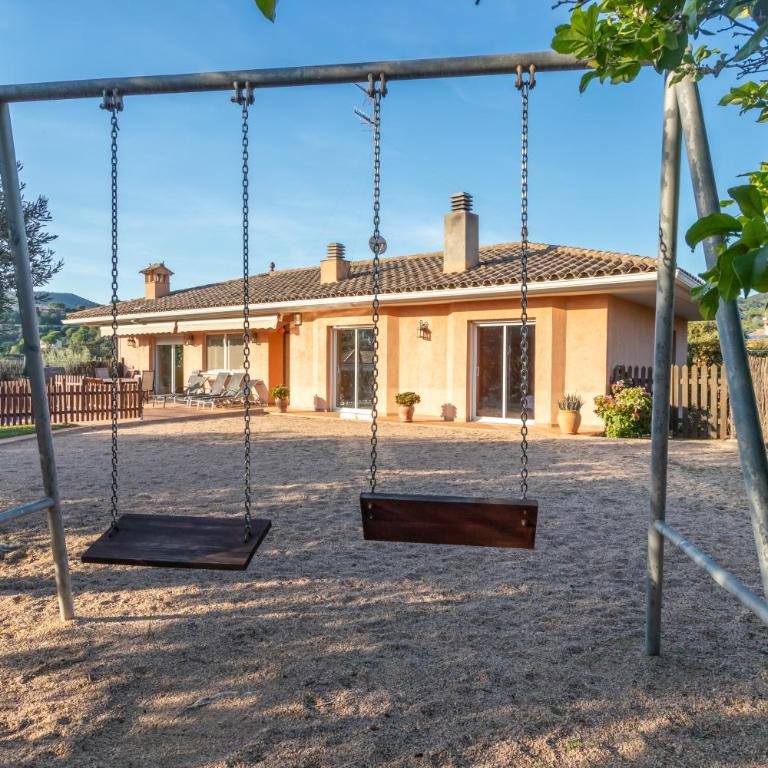 Casa con piscina - Three-Bedroom House - 28