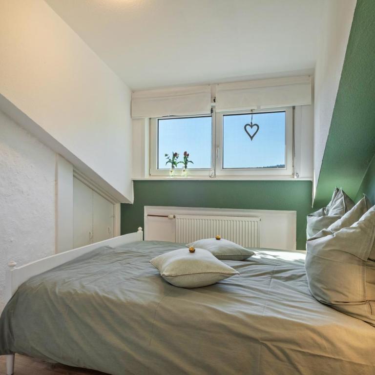 Haus Sonnenhang Wohnung 2 - Deluxe-Apartment mit 2 Schlafzimmern und Gartenblick - 12