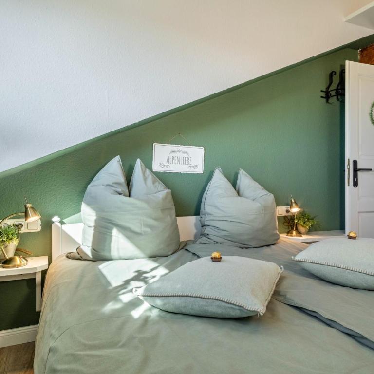 Haus Sonnenhang Wohnung 2 - Deluxe-Apartment mit 2 Schlafzimmern und Gartenblick - 13