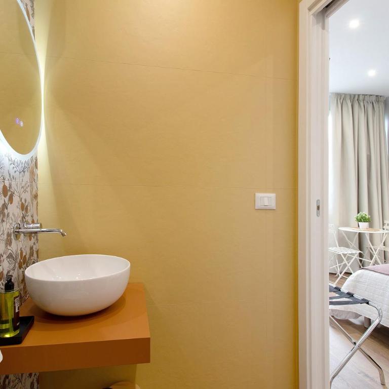 Anita Rooms Bari - Camera Queen Standard - 12