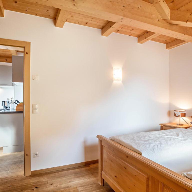 Wernerhof Fewo Rosengarten - Deluxe-Apartment mit 2 Schlafzimmern und Gartenblick - 12
