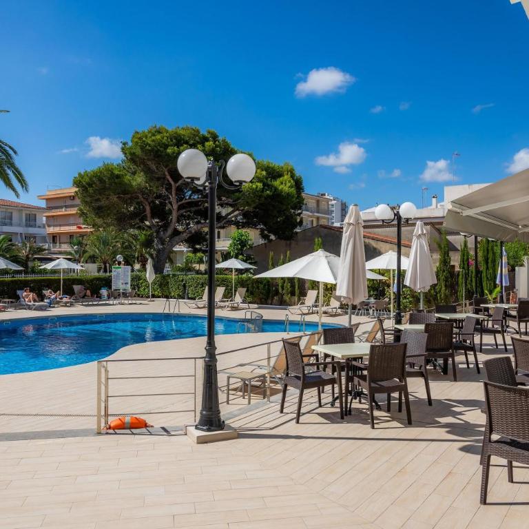 Apartamento Via Alemanya Standard B - Quadruple Room with Balcony - 12