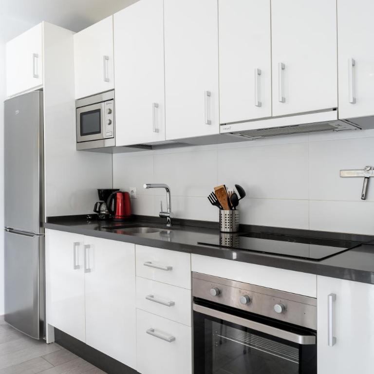 Steps from Puerto Marina - Apartamento Deluxe de 2 dormitorios con vistas al jardín - 13