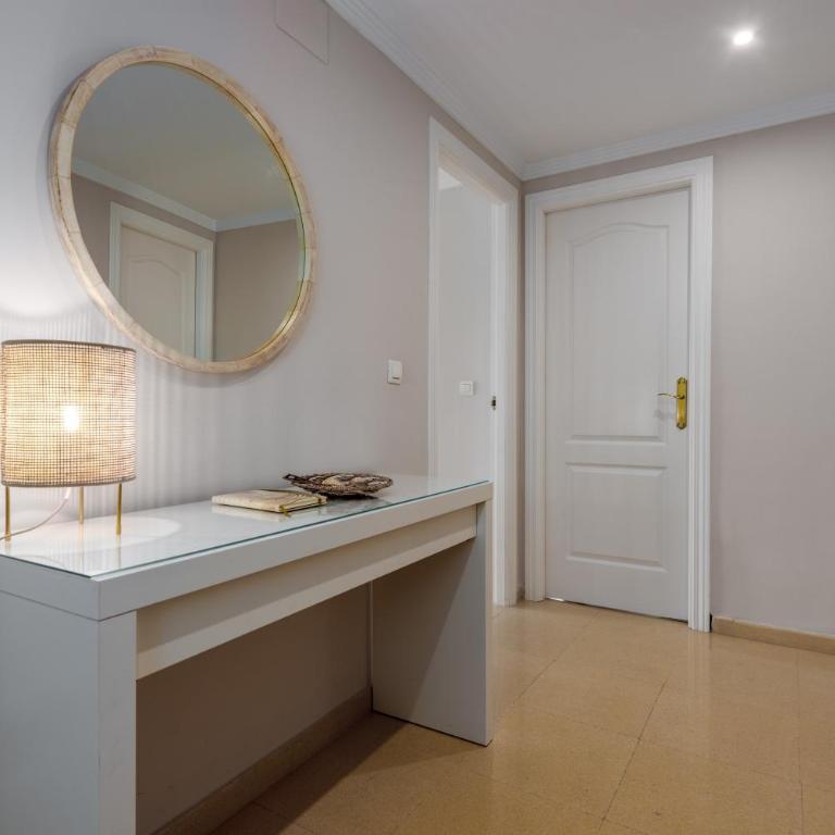 Stylish apartment - prime location - One-Bedroom Apartment with Garden - 13