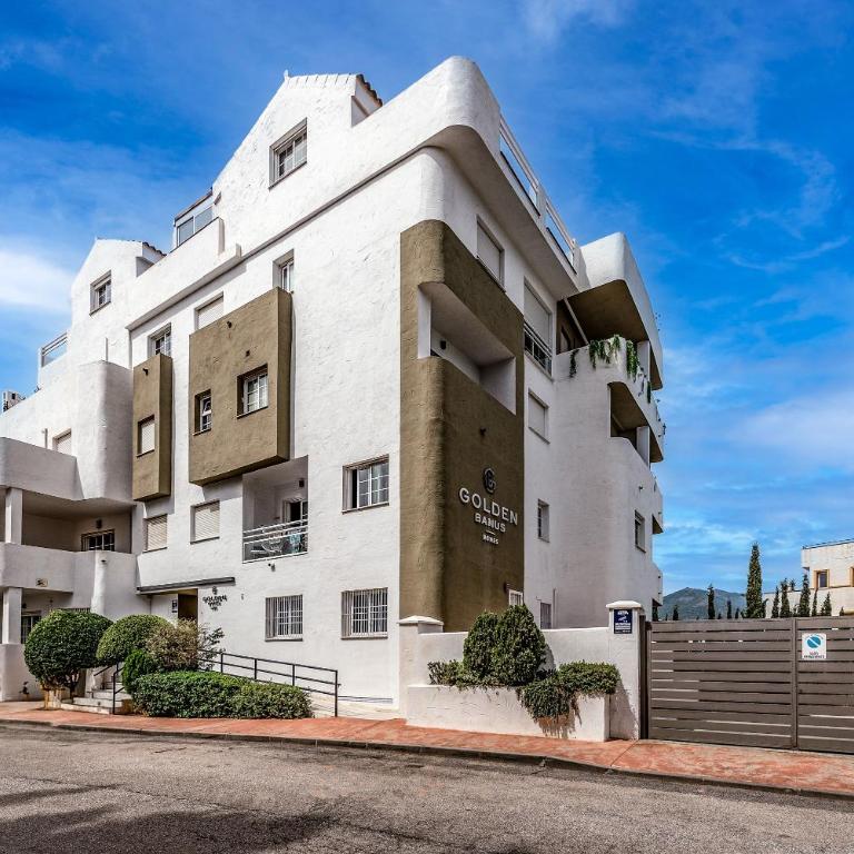 Stylish apartment - prime location - One-Bedroom Apartment with Garden - 20