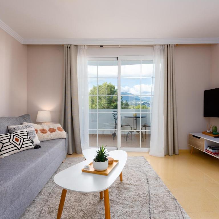 Stylish apartment - prime location - One-Bedroom Apartment with Garden - 3