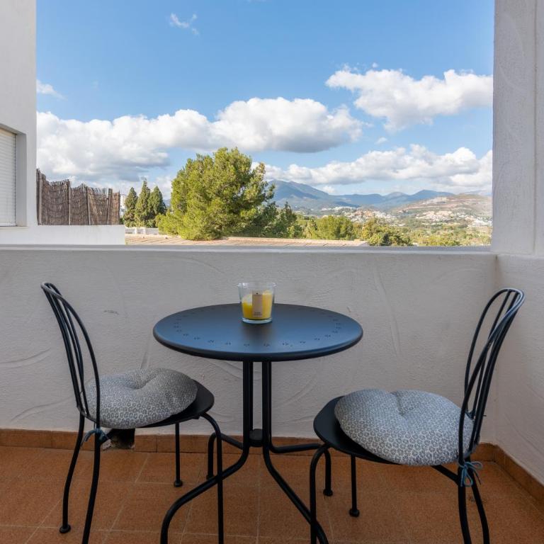 Stylish apartment - prime location - One-Bedroom Apartment with Garden - 16