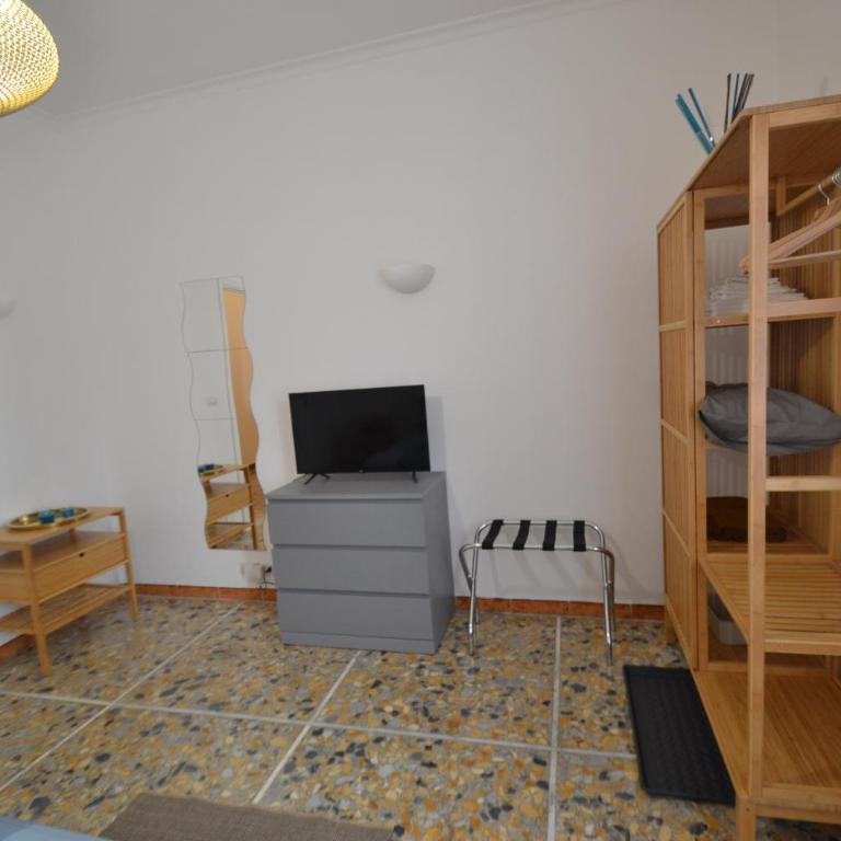 Amy Home - Appartamento Deluxe con 2 Camere da Letto e Balcone - 13