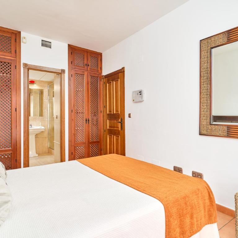 Costa Luxe Almuñecar - Habitación Triple con ducha - 15