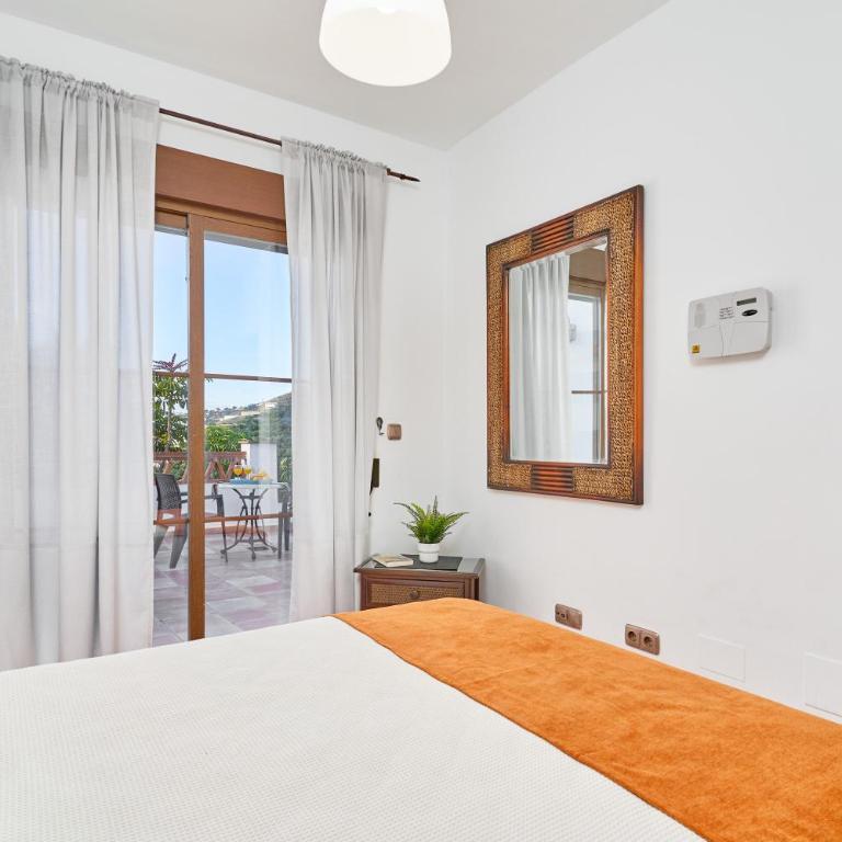 Costa Luxe Almuñecar - Habitación Triple con ducha - 11