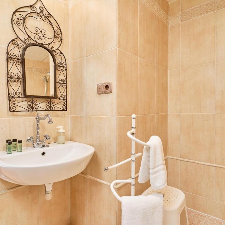 Costa Luxe Almuñecar - Habitación Triple con ducha - 16